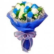 12 Stem Blue and White Rose Bouquet